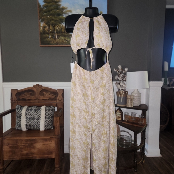 Chic Floral Cutout Halter Maxi Dress - Picture 1 of 3